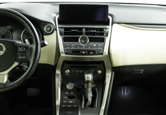 Подержанный автомобиль Lexus NX 2018 года (14 фото)