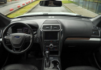 Подержанный автомобиль Ford Explorer 2019 года (11 фото)