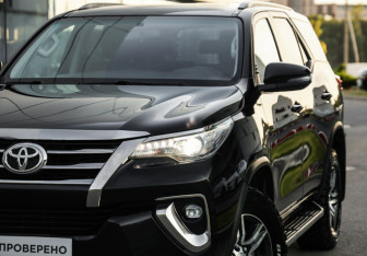 Подержанный автомобиль Toyota Fortuner 2019 года (2 фото)