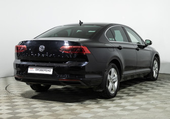 Подержанный автомобиль Volkswagen Passat Sedan 2020 года (5 фото)