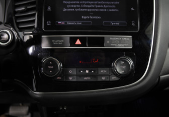 Подержанный автомобиль Mitsubishi Outlander 2019 года (14 фото)