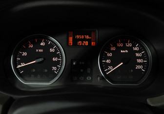 Подержанный автомобиль Renault Sandero 2012 года (12 фото)