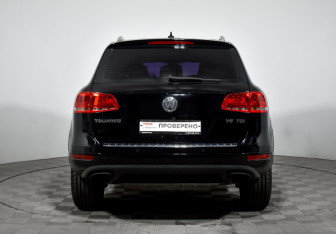 Подержанный автомобиль Volkswagen Touareg 2011 года (6 фото)