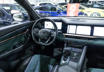 Подержанный автомобиль Geely Monjaro 2024 года (13 фото)
