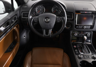 Подержанный автомобиль Volkswagen Touareg 2014 года (10 фото)