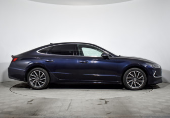Подержанный автомобиль Hyundai Sonata 2020 года (4 фото)