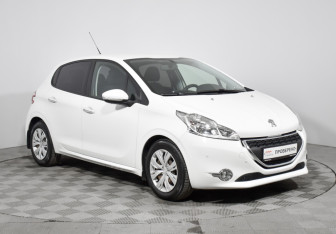 Подержанный автомобиль Peugeot 208 2013 года (3 фото)