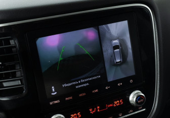 Подержанный автомобиль Mitsubishi Outlander 2020 года (16 фото)