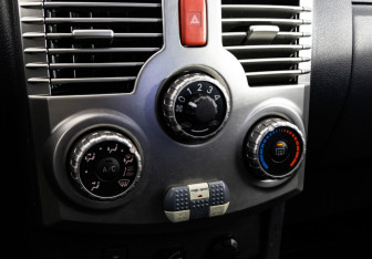 Подержанный автомобиль Daihatsu Terios 2006 года (13 фото)
