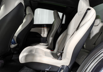 Подержанный автомобиль Tesla Model X 2023 года (17 фото)