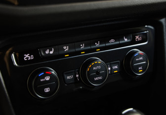 Подержанный автомобиль Volkswagen Tiguan 2020 года (15 фото)