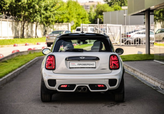 Подержанный автомобиль MINI Hatch 2020 года (7 фото)
