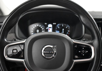 Подержанный автомобиль Volvo V90 Cross Country 2019 года (19 фото)