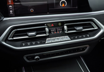 Подержанный автомобиль BMW X7 2021 года (23 фото)