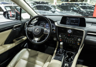 Подержанный автомобиль Lexus RX 2021 года (13 фото)
