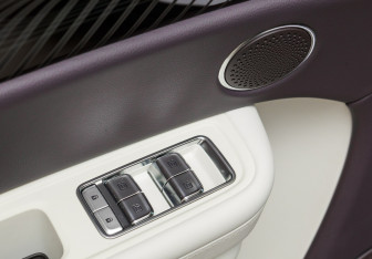 Новый Hongqi E-HS9 2022 (12 фото)