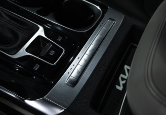 Подержанный автомобиль Kia Carnival 2021 года (21 фото)