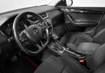 Подержанный автомобиль Skoda Octavia Liftback 2014 года (9 фото)