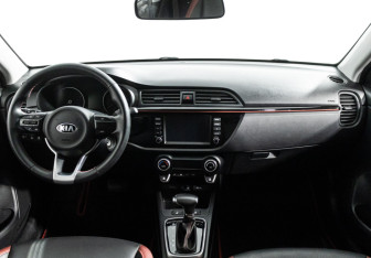 Подержанный автомобиль Kia Rio Hatchback 2020 года (13 фото)
