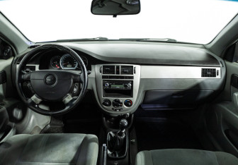Подержанный автомобиль Chevrolet Lacetti Sedan 2006 года (13 фото)