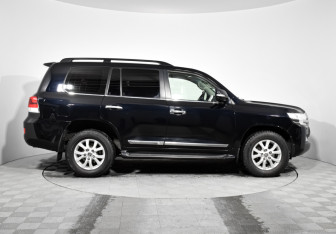 Подержанный автомобиль Toyota Land Cruiser Suv 2015 года (4 фото)