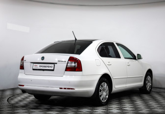 Подержанный автомобиль Skoda Octavia Liftback 2011 года (5 фото)