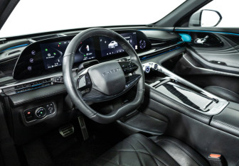 Подержанный автомобиль Exeed RX 2023 года (11 фото)