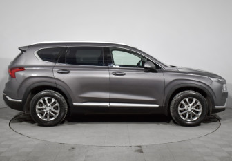Подержанный автомобиль Hyundai Santa Fe 2021 года (4 фото)