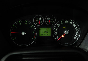 Подержанный автомобиль Ford Fusion 2006 года (12 фото)