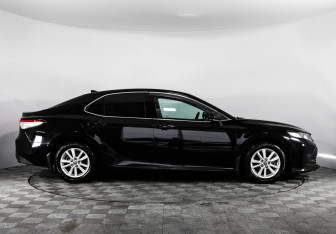 Подержанный автомобиль Toyota Camry Sedan 2020 года (5 фото)