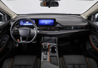 Подержанный автомобиль Omoda S5 GT 2023 года (10 фото)