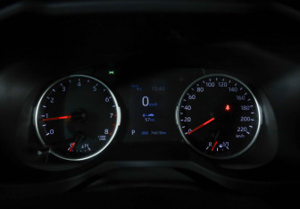 Подержанный автомобиль Toyota RAV4 2021 года (13 фото)