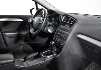 Подержанный автомобиль Citroen C4 Sedan 2013 года (13 фото)
