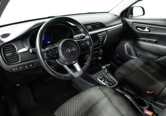 Подержанный автомобиль Kia Rio Sedan 2019 года (11 фото)