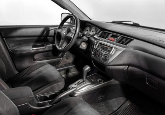 Подержанный автомобиль Mitsubishi Lancer Sedan 2006 года (13 фото)