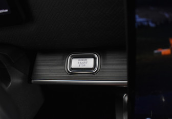 Подержанный автомобиль Jaecoo J7 2024 года (18 фото)