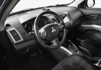Подержанный автомобиль Mitsubishi Outlander 2011 года (9 фото)