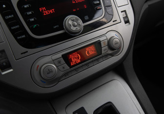 Подержанный автомобиль Ford Kuga 2011 года (15 фото)