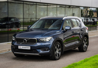 Подержанный автомобиль Volvo XC40 2021 года (3 фото)