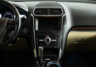 Подержанный автомобиль Ford Explorer 2017 года (14 фото)