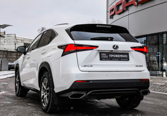 Подержанный автомобиль Lexus NX 2018 года (9 фото)