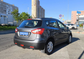Подержанный автомобиль Suzuki SX4 Hatchback 2018 года (4 фото)