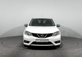 Подержанный автомобиль Nissan Tiida Hatchback 2015 года (2 фото)