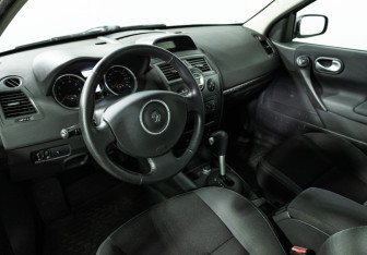 Подержанный автомобиль Renault Megane Sedan 2008 года (11 фото)