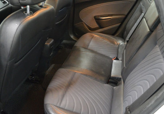 Подержанный автомобиль Opel Astra Sedan 2013 года (10 фото)