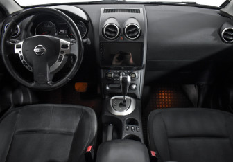 Подержанный автомобиль Nissan Qashqai 2010 года (13 фото)