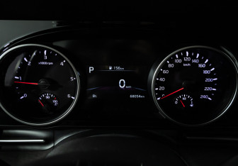 Подержанный автомобиль Kia Carnival 2021 года (12 фото)