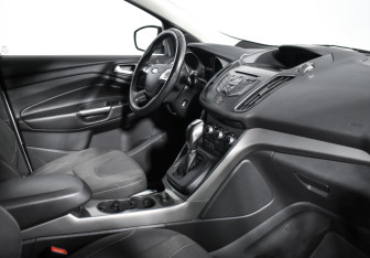 Подержанный автомобиль Ford Kuga 2015 года (13 фото)