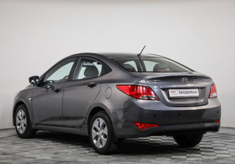 Подержанный автомобиль Hyundai Solaris Sedan 2015 года (7 фото)