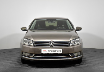 Подержанный автомобиль Volkswagen Passat Sedan 2011 года (2 фото)